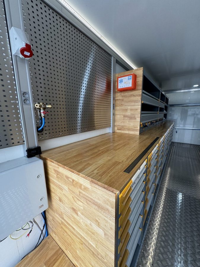 Werkbank en legborden, klaar voor de werf